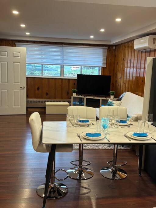 Cozy Spacious Work Friendly Lotus With Garden View High Speed Free Wi Fi And Parking Adjacent To Downtown モントリオール エクステリア 写真